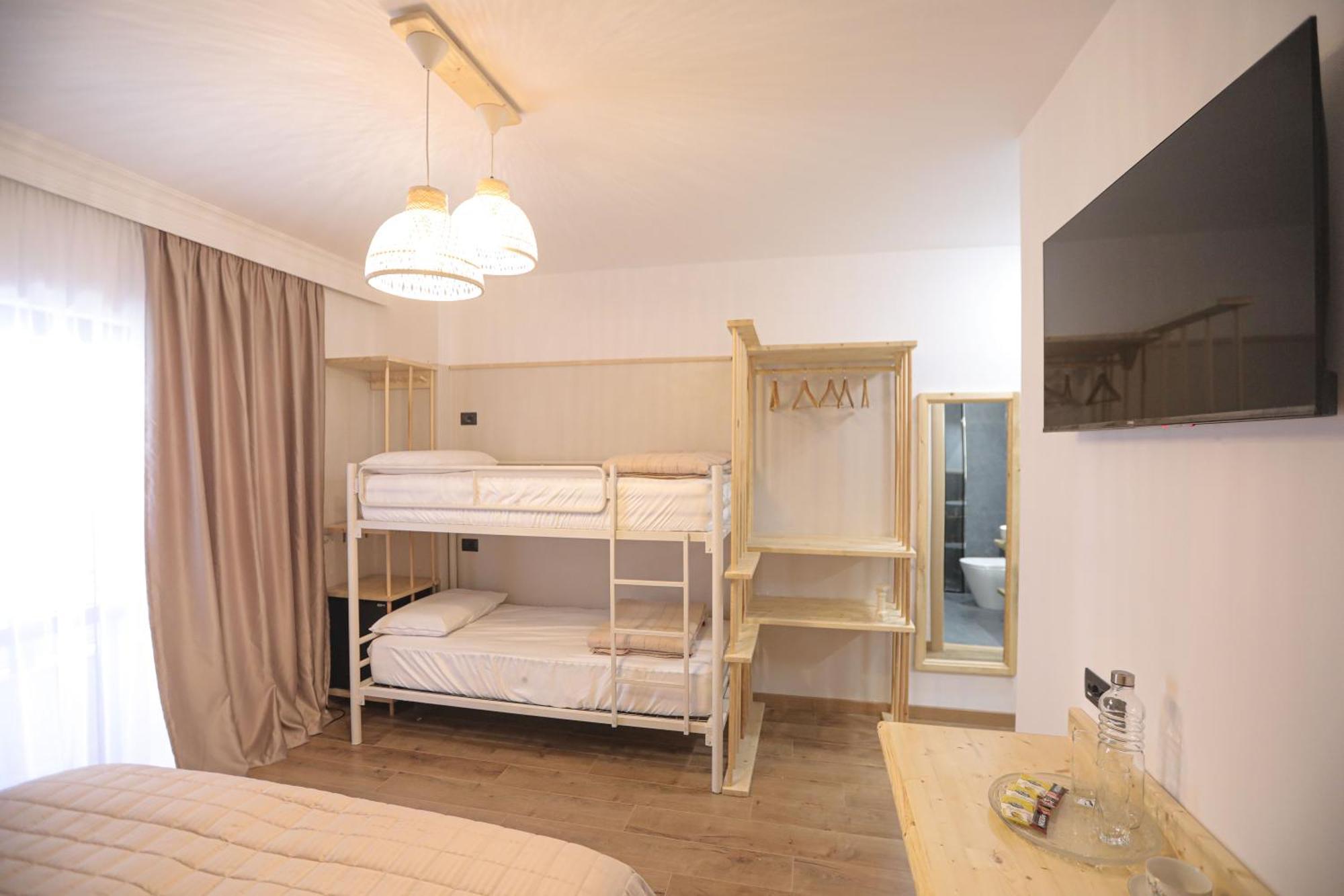Nidum Harmony Bed and Breakfast Tirana Exteriör bild