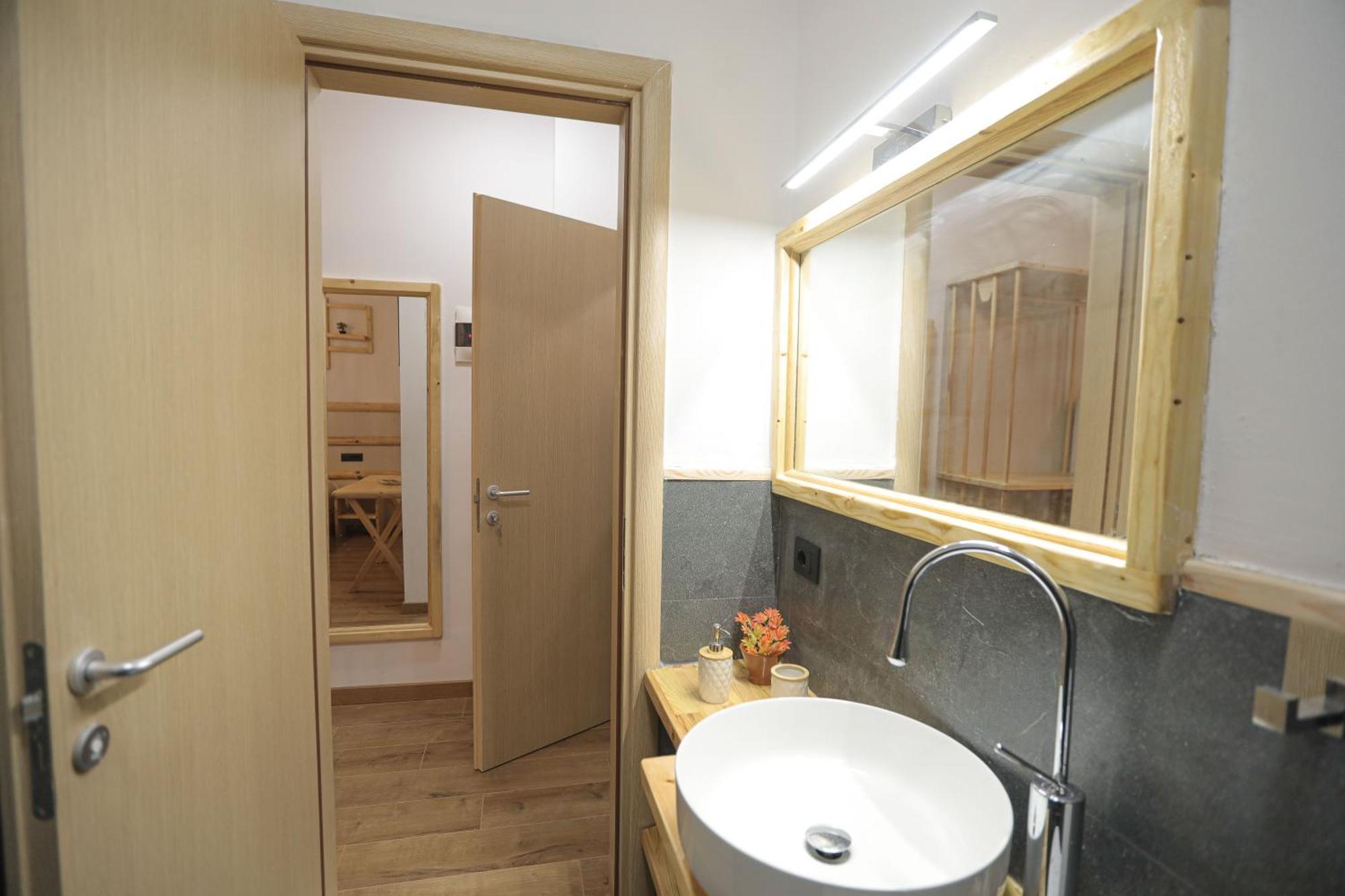 Nidum Harmony Bed and Breakfast Tirana Exteriör bild